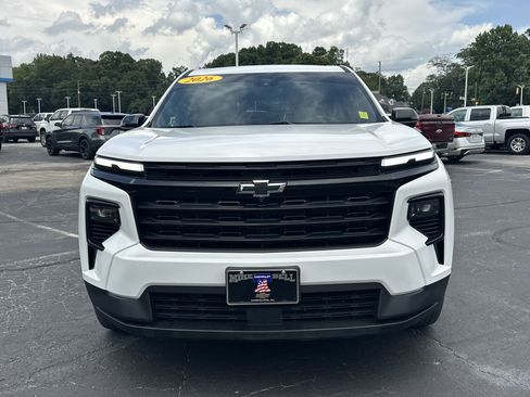 Used 2026 Chevrolet Traverse LT w/ Midnight/Sport Edition FWD image 3