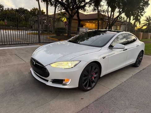 Used 2013 Tesla Model S Performance image 6