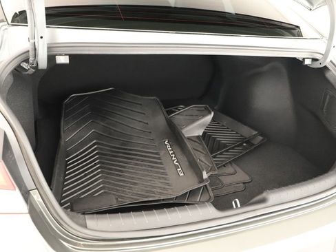 Used 2025 Hyundai Elantra Sport image 28