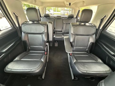 Used 2025 Ford Expedition Max Platinum AWD/4WD image 28