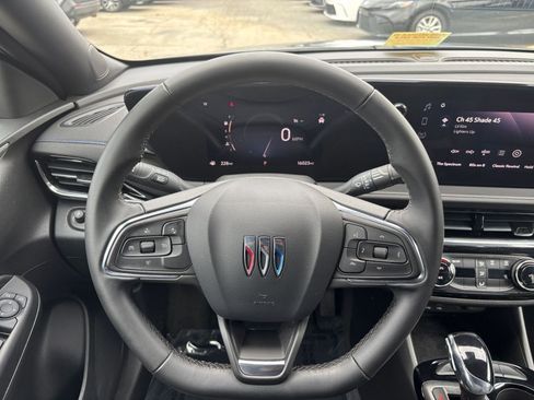 Used 2025 Buick Envista Sport Touring image 34