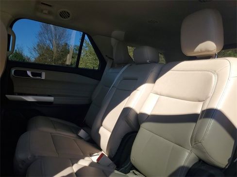 Used 2021 Ford Explorer XLT w/ Equipment Group 202A image 10