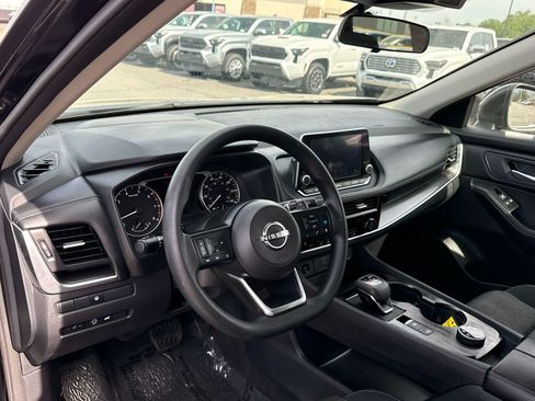 Used 2024 Nissan Rogue SV AWD/4WD image 10
