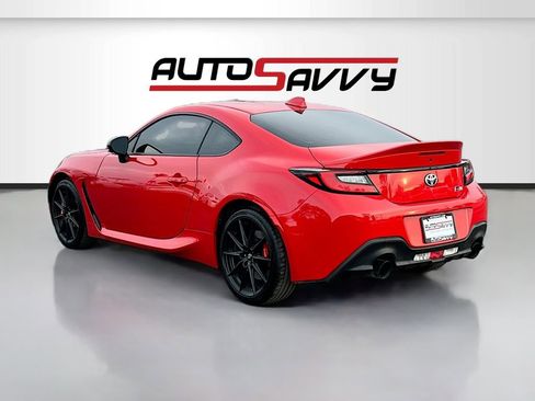 Used 2025 Toyota GR86 Premium w/ Performance Package image 5