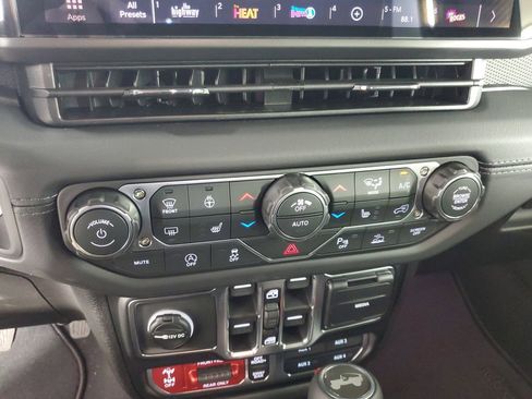 New 2026 Jeep Wrangler Unlimited Rubicon image 20