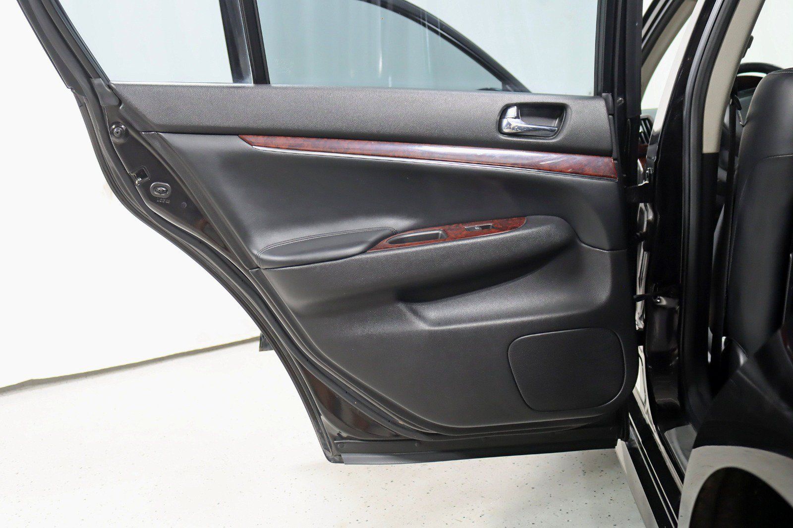 Used 2012 INFINITI G37 x Sedan w/ Premium Pkg AWD/4WD image 31
