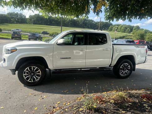 Used 2020 Toyota Tacoma TRD Sport w/ Technology Package AWD/4WD image 7