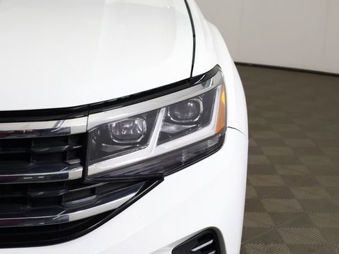 Used 2022 Volkswagen Atlas Cross Sport SE FWD image 14