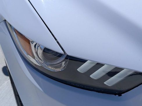 Used 2017 Ford Mustang GT RWD image 5
