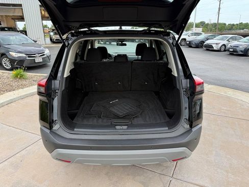 Used 2023 Nissan Rogue SV FWD image 8