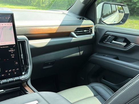 Used 2025 GMC Yukon Denali w/ Sun & Power Step Package AWD/4WD image 25
