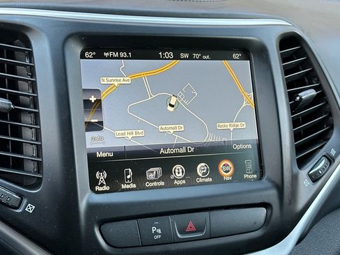 Used 2018 Jeep Cherokee Overland AWD/4WD image 21