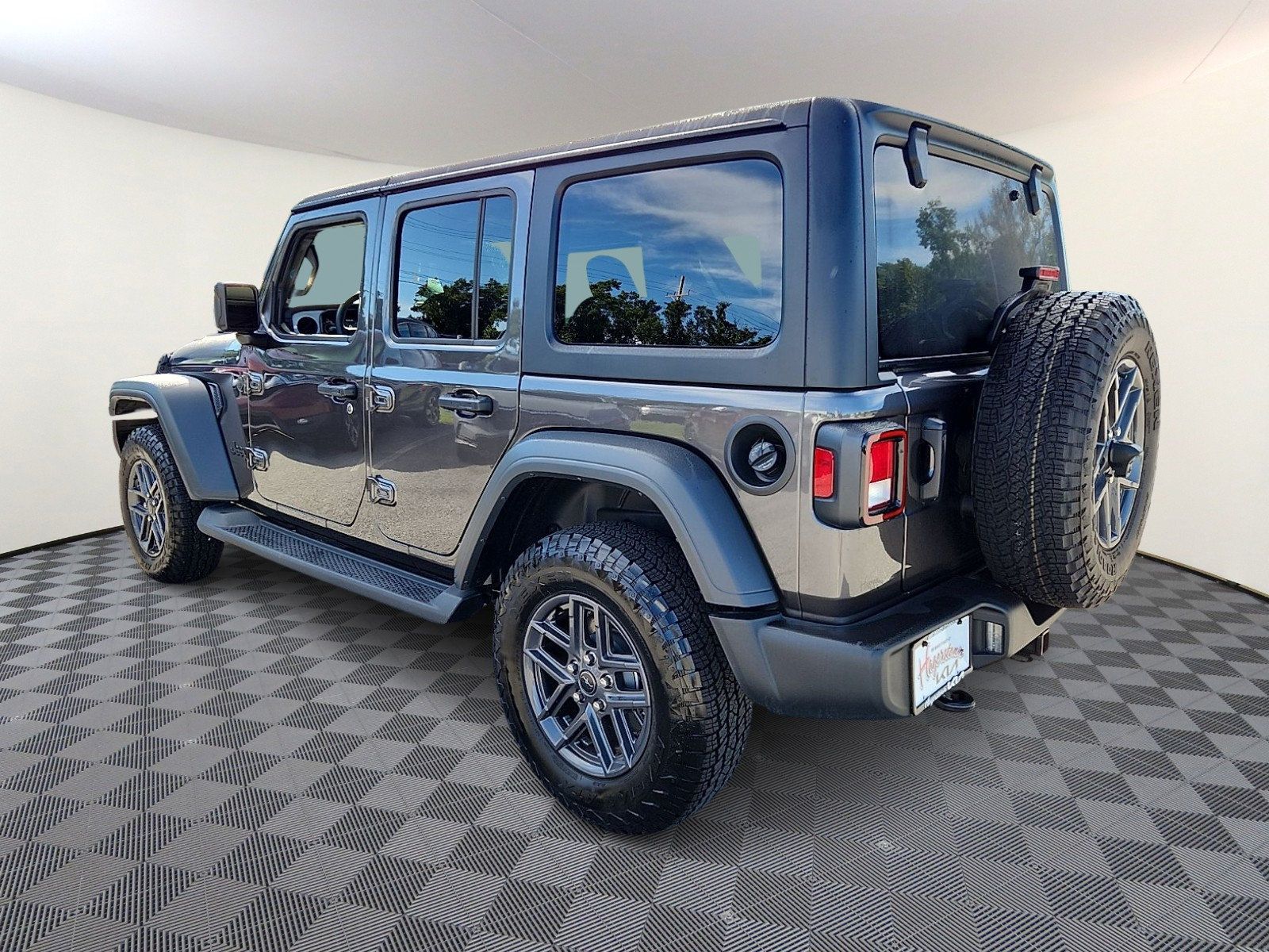Used 2026 Jeep Wrangler Unlimited Sport AWD/4WD image 4