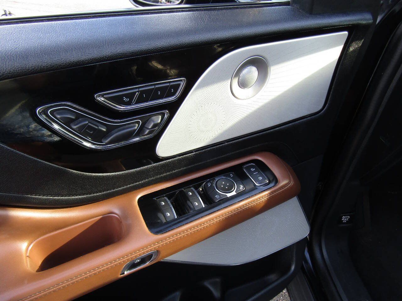 Used 2023 Lincoln Aviator Reserve w/ Equipment Group 201A AWD/4WD image 21