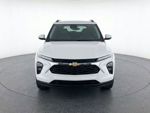 Used 2025 Chevrolet TrailBlazer LT image 2