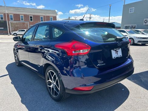 Used 2017 Ford Focus SEL FWD image 2