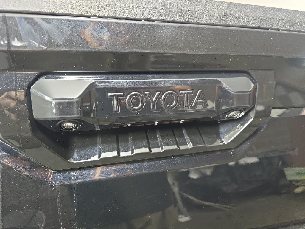 Used 2024 Toyota Tundra Limited AWD/4WD image 31