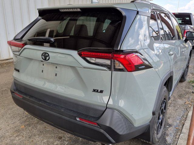 Used 2022 Toyota RAV4 XLE Premium FWD image 8