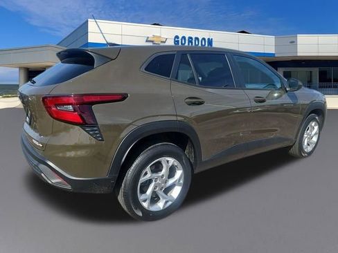 Certified 2024 Chevrolet Trax LS w/ LS Convenience Package image 6