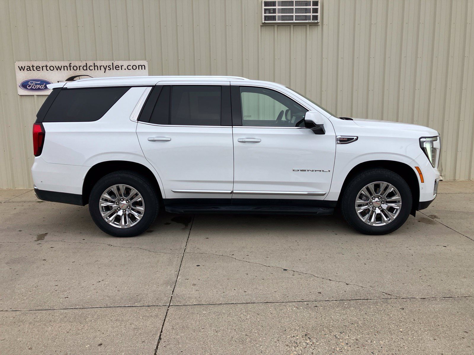 Used 2025 GMC Yukon Denali AWD/4WD image 1