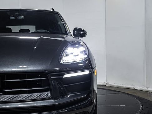 Certified 2025 Porsche Macan image 21