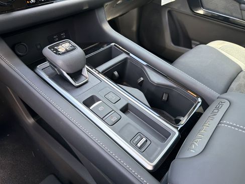 New 2026 Nissan Pathfinder SV w/ SV Premium Package FWD image 11