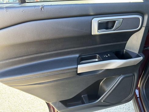 Used 2022 Ford Explorer XLT w/ Equipment Group 202A image 12