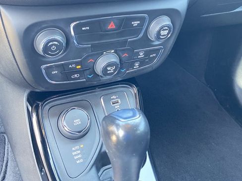 Used 2020 Jeep Compass Limited AWD/4WD image 37