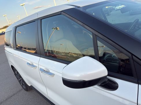 Certified 2024 Kia Carnival EX image 16