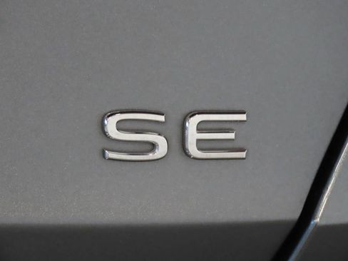 Used 2024 Volkswagen Jetta SE FWD image 6