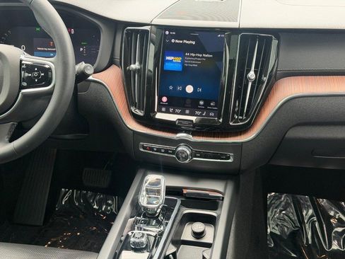 Certified 2023 Volvo XC60 T8 Ultimate AWD/4WD image 14