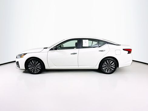 Used 2025 Nissan Altima 2.5 SV FWD image 4
