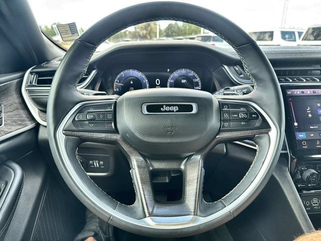 Used 2024 Jeep Grand Cherokee Limited AWD/4WD image 14