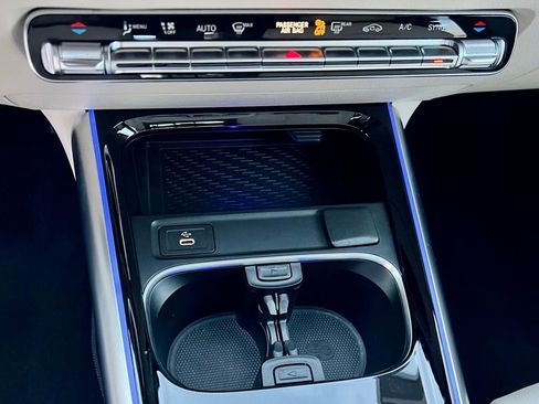 Certified 2025 Mercedes-Benz GLA 250 4MATIC image 36