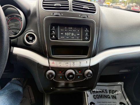 Used 2018 Dodge Journey SE w/ Blacktop Package image 19