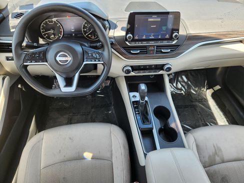 Used 2025 Nissan Altima 2.5 SV FWD image 10