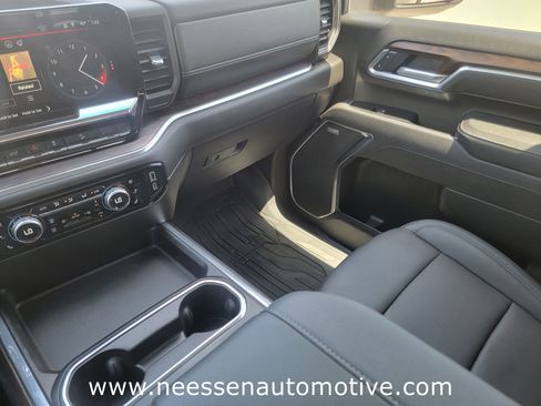 Used 2025 GMC Sierra 3500 SLT w/ SLT Premium Package AWD/4WD image 26