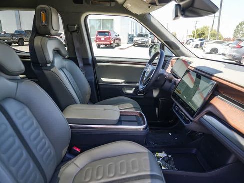 Used 2023 Rivian R1T Adventure AWD/4WD image 16