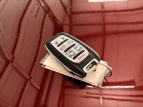 Used 2021 Chrysler Pacifica Limited FWD image 9