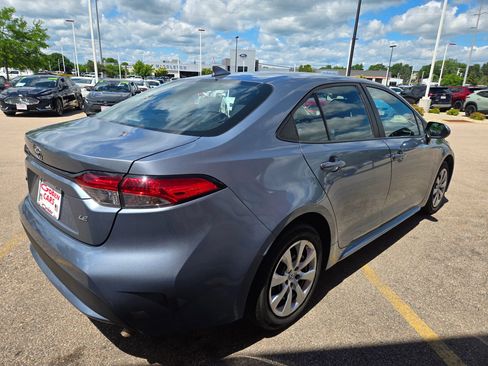 Used 2022 Toyota Corolla LE FWD image 4