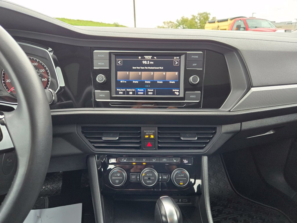 Used 2020 Volkswagen Jetta SE w/ SE Cold Weather Package FWD image 20