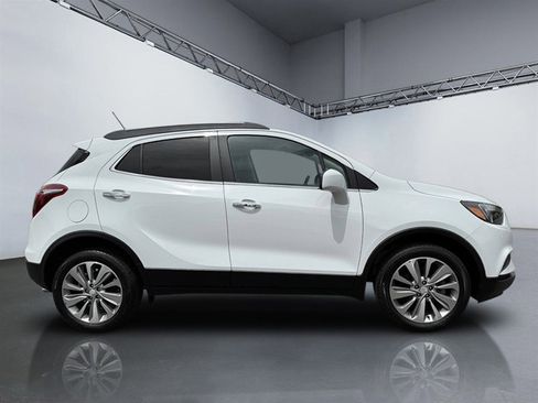 Used 2020 Buick Encore Preferred w/ Safety Package AWD/4WD image 3