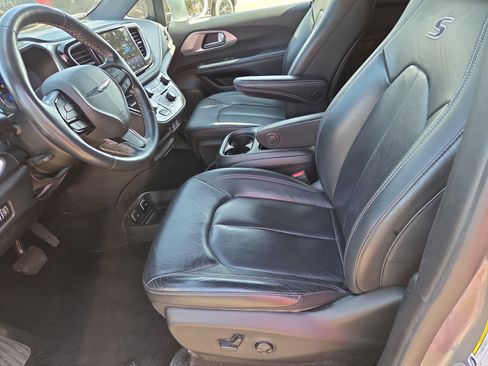Used 2021 Chrysler Pacifica Touring-L w/ Premium & Safety Sphere Group image 10