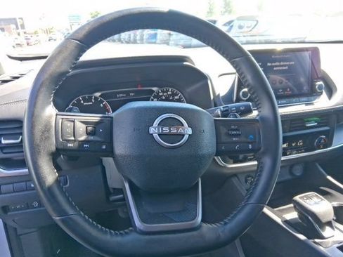 Used 2025 Nissan Rogue SV FWD image 20