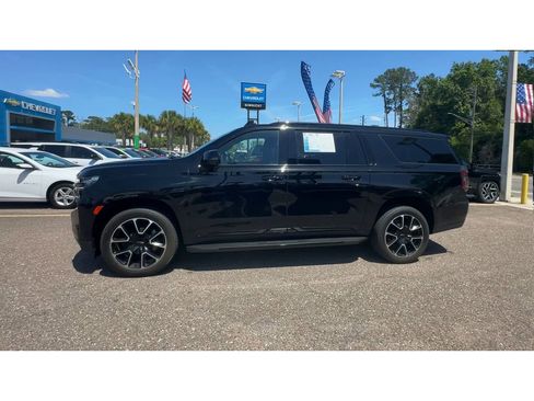Used 2023 Chevrolet Suburban RST w/ Luxury Package RWD image 8