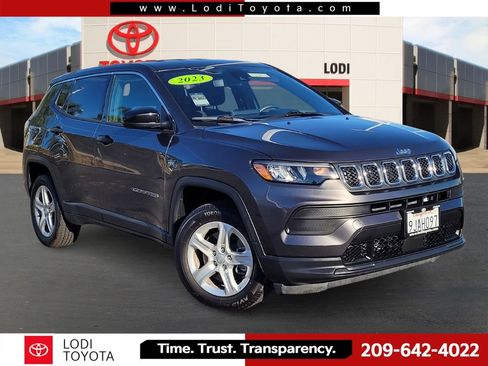 Used 2023 Jeep Compass Sport image 1