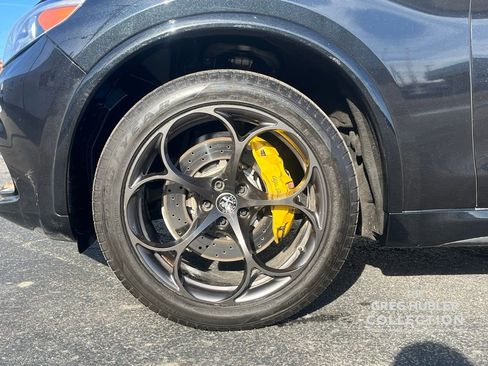 Used 2020 Alfa Romeo Stelvio Quadrifoglio image 37