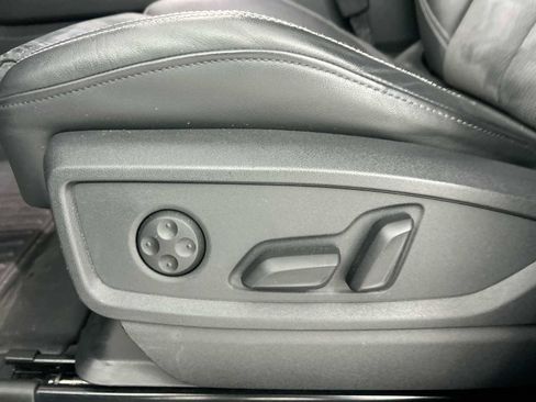 Used 2021 Audi Q5 e Premium Plus w/ Premium Plus Package image 14