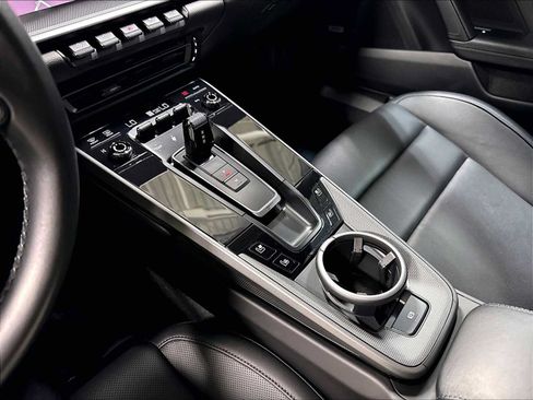 Used 2021 Porsche 911 Carrera RWD image 19