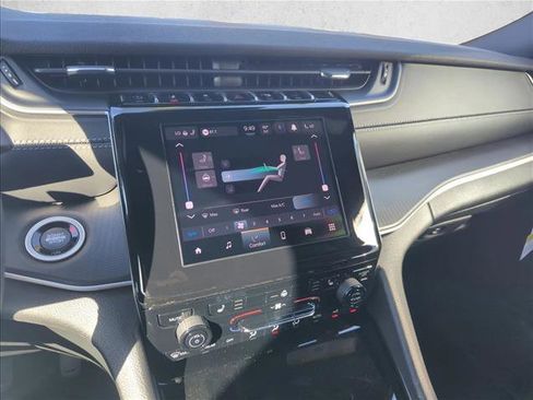 New 2025 Jeep Grand Cherokee Laredo X w/ Luxury Tech Group I image 9